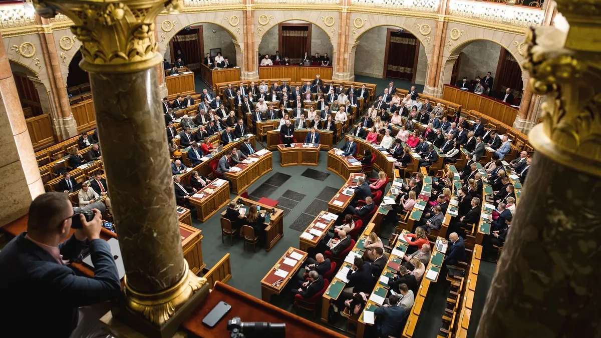 Az Országgyűlés ma egész nap vitázik és dönt az MNB 2025. évi beszámolójáról