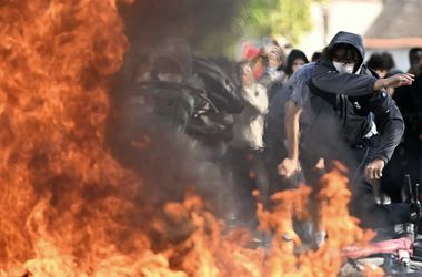 Zavargásokba fordultak a francia diáktüntetések, 625 embert őrizetbe vettek