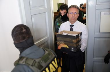 A kormány egyszeri 120 milliárdot ad Budapestnek, az állam a BKK felét átveszi