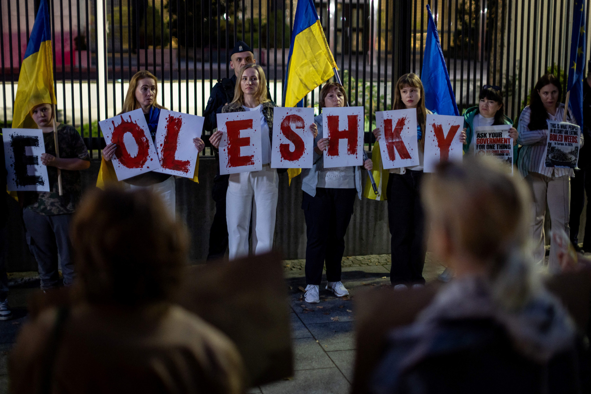 A kimenekítés 25 buszból álló konvojjal 750 ember számára tette lehetővé az elhagyást