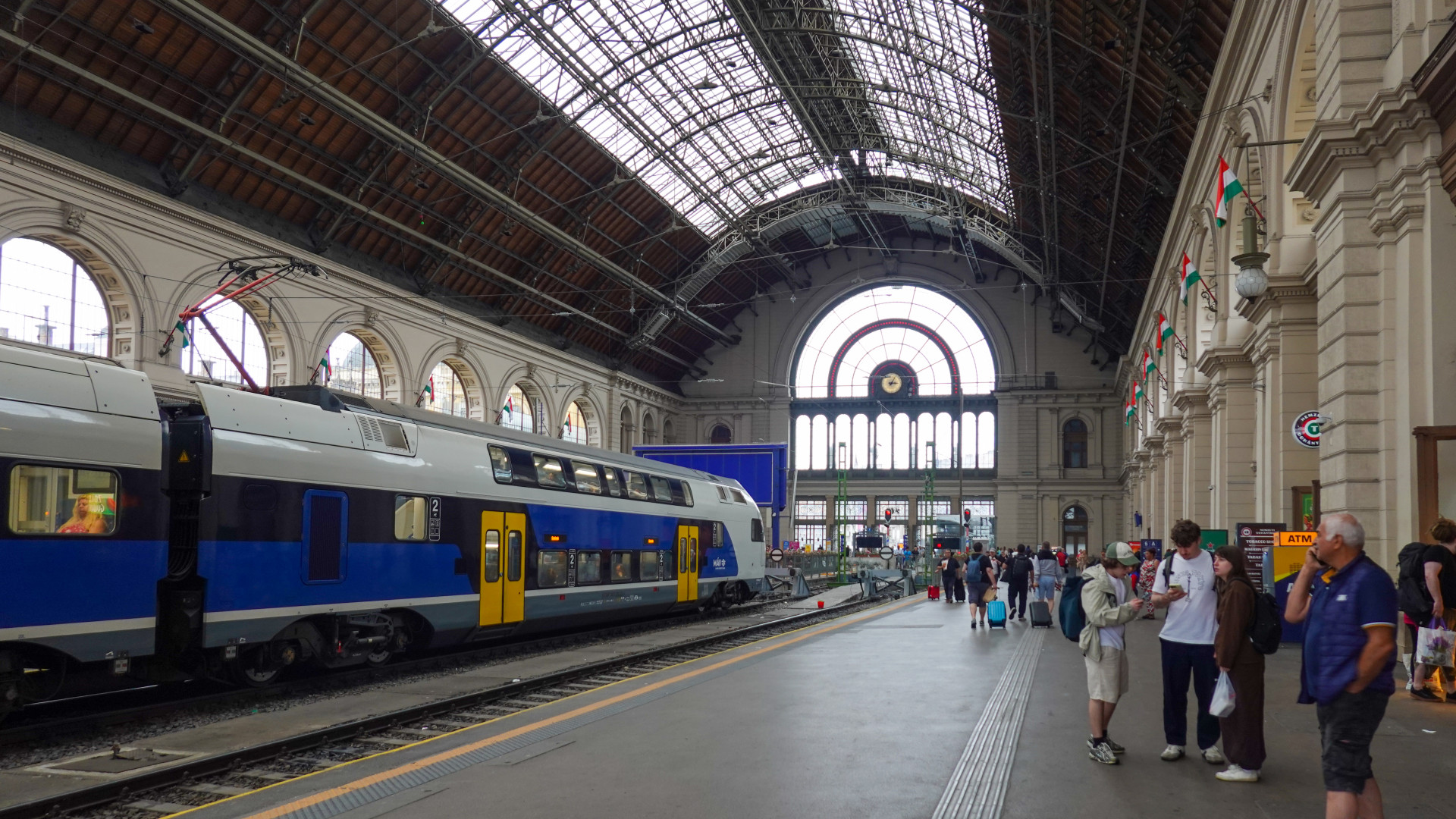 A Keleti pályaudvaron felsővezetéki hiba miatt komoly fennakadások vannak