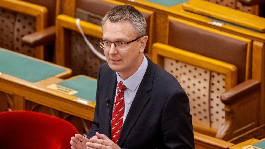 A KDNP segélyvonalat indít a párt szerint megjelenő nemváltó programok jelzésére