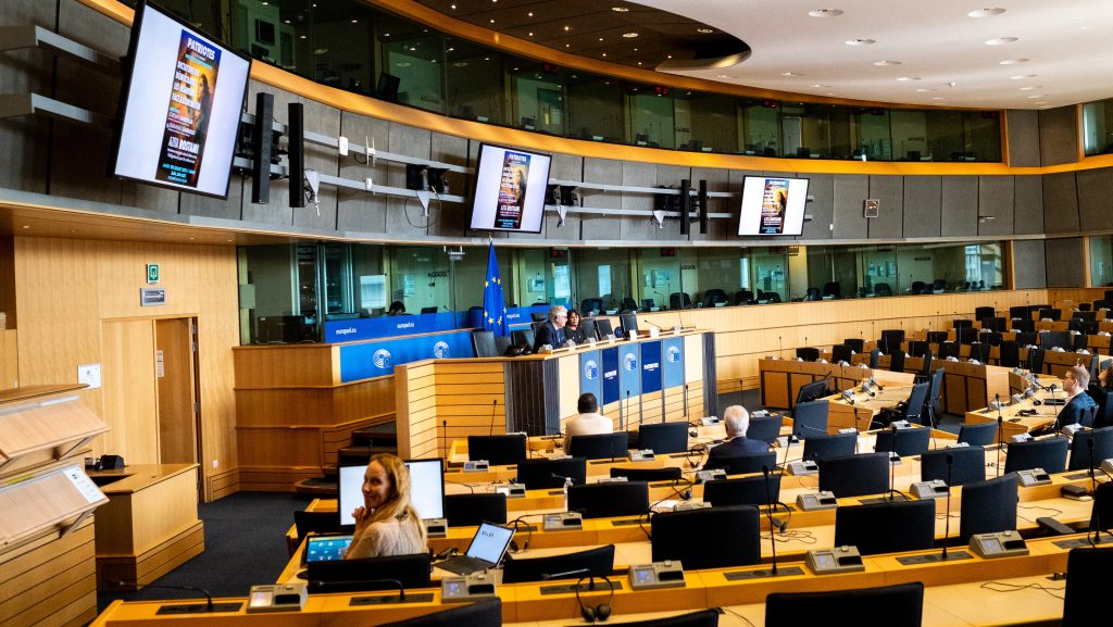 Patrióták: a tiszás intézkedések önkényuralmi jellegűek, ezért Brüsszelhez fordultunk
