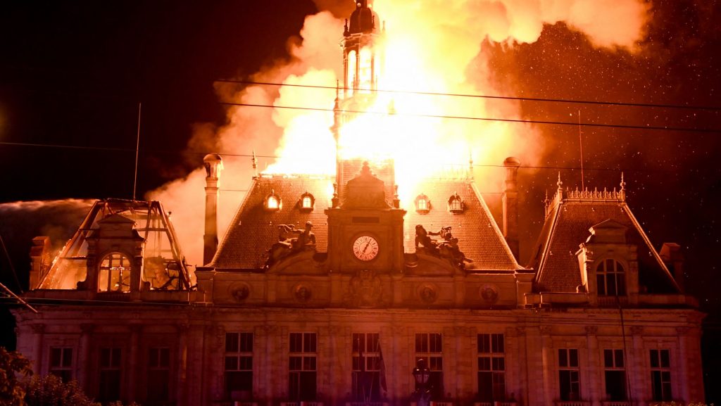 Terrorcselekmény lett a limoges-i városháza felgyújtása, több embert őrizetbe vettek