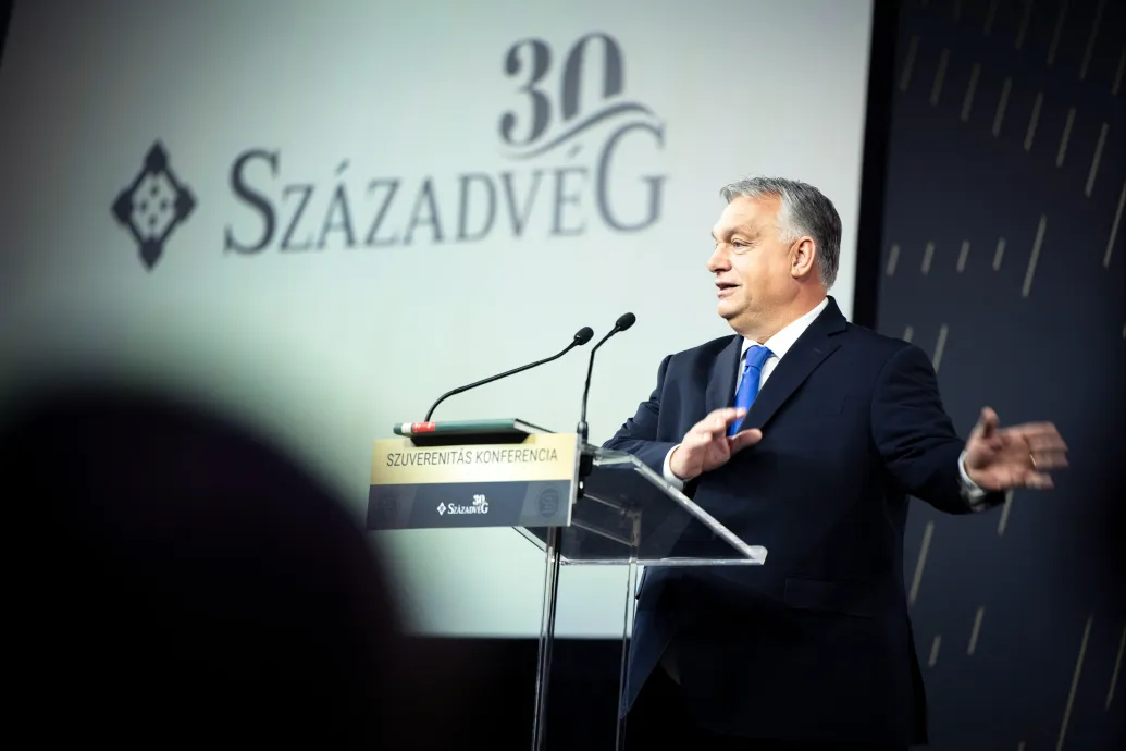 A Századvég felére csökkentette létszámát, márkáit új név alatt egyesíti