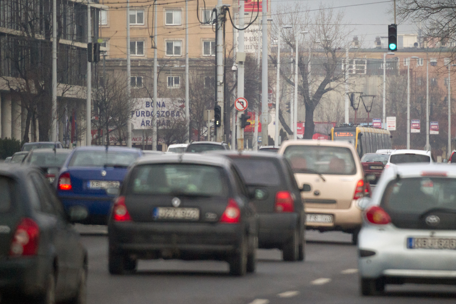 Hétfőtől torlódás várható a Hungária körúti felüljárón