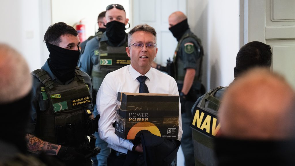 Hankó Balázs letartóztatását februárig meghosszabbították