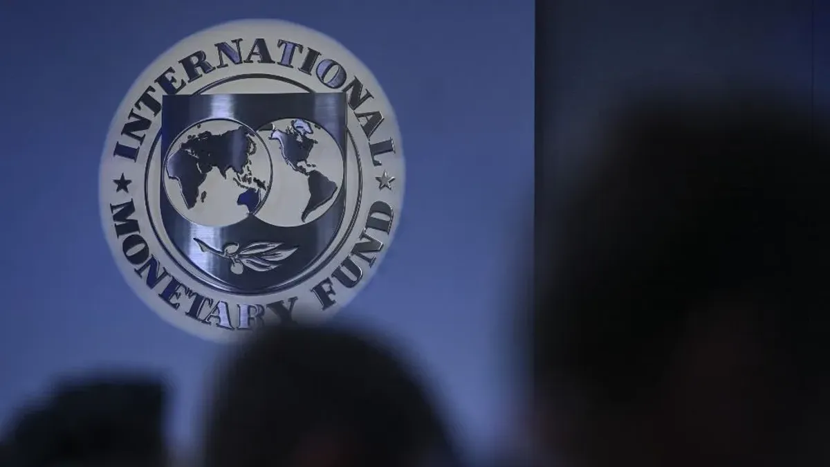 Az IMF adóreformot, a rezsitámogatások felülvizsgálatát és a nyugdíjkorhatár módosítását javasolja
