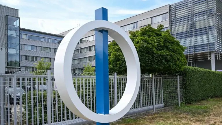 A közmédia vezetése legalább 30 dolgozót érintő csoportos leépítést jelentett be