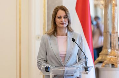 Forsthoffer Ágnes kiegészítő tájékoztatást nyújt be a családi céges érdekeltségéről