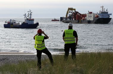 Európát és az USA-t összekötő tenger alatti kábeleknél tartózkodott tizenhét orosz halászhajó