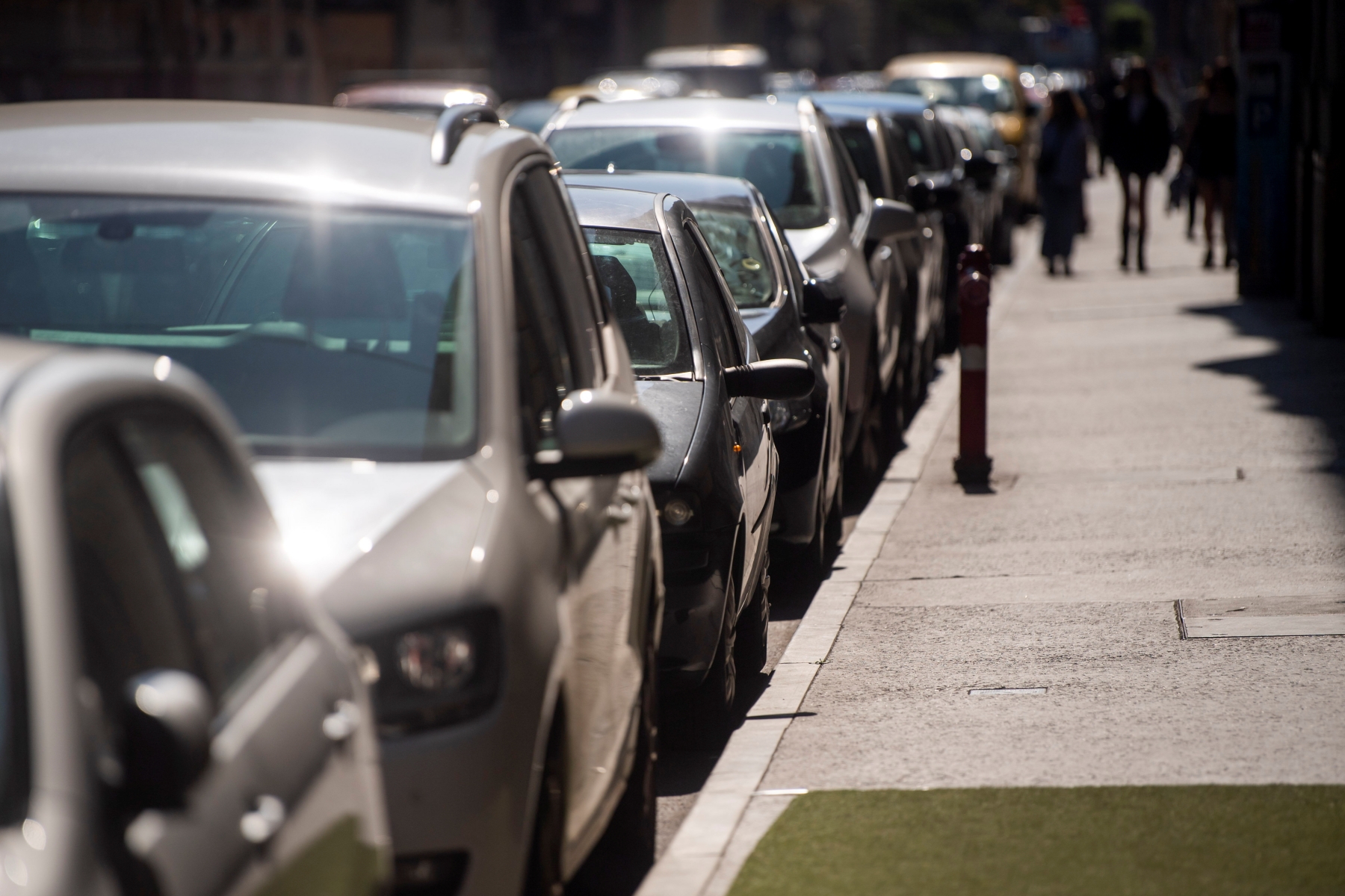 Mozgó járművekkel történő ellenőrzéssel kevesebb parkolóőr is hatékonyabb lehet Budapesten
