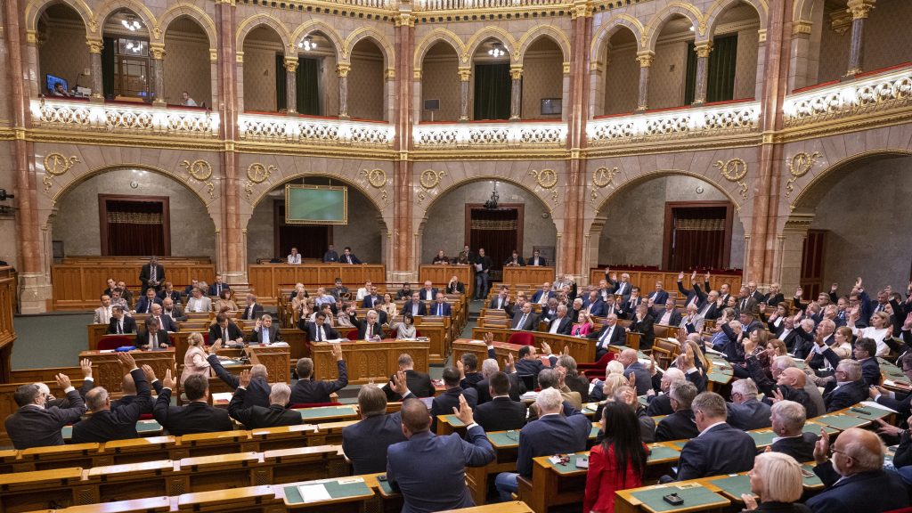 Baka András megfontolásra visszaküldte az egészségügyi kamarai törvényt