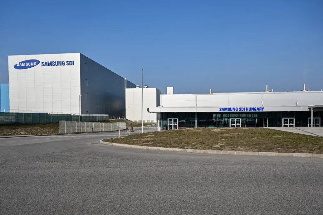 Ingadozó villanyautó-kereslet miatt állnak le európai autógyárak, itthon nincs fordulat